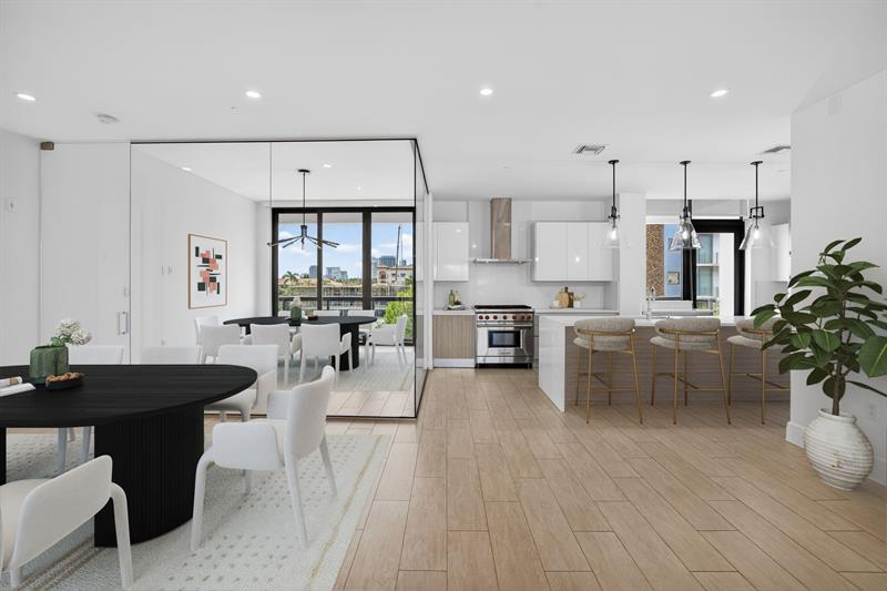 Image 23 of 100 For 30 Isle Of Venice Dr  403