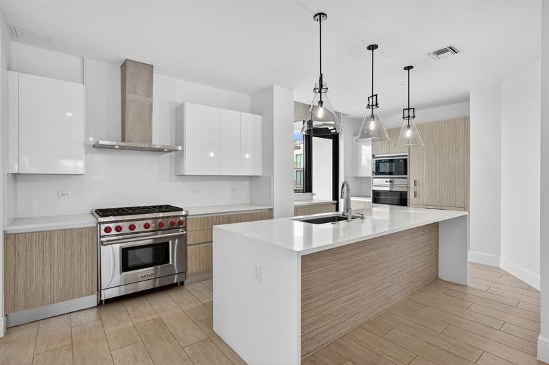 Image 24 of 100 For 30 Isle Of Venice Dr  403