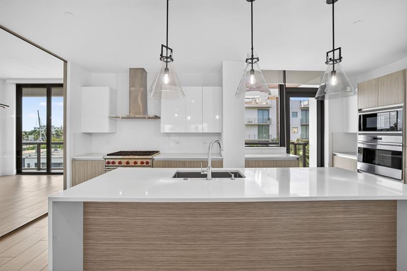 Image 25 of 100 For 30 Isle Of Venice Dr  403