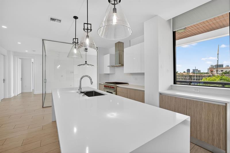 Image 26 of 100 For 30 Isle Of Venice Dr  403