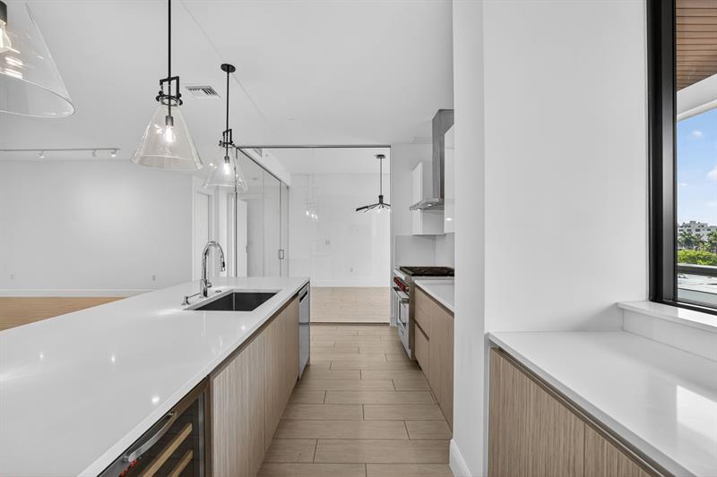 Image 27 of 100 For 30 Isle Of Venice Dr  403