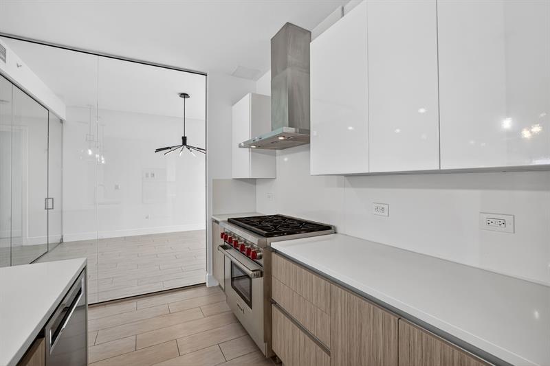 Image 28 of 100 For 30 Isle Of Venice Dr  403