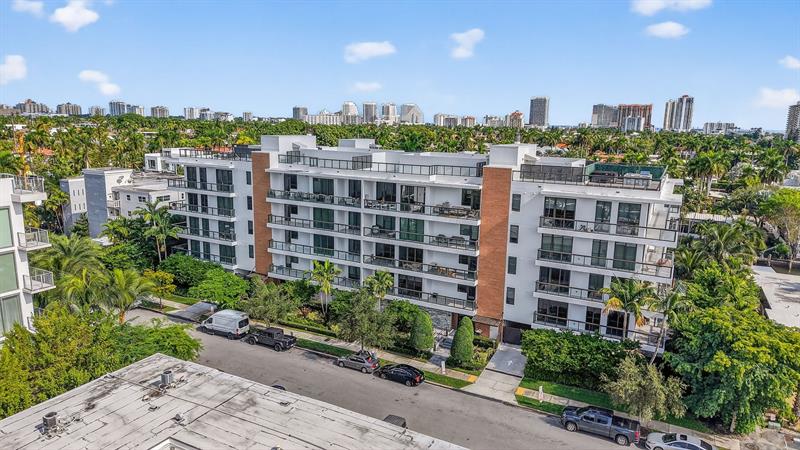 Image 3 of 100 For 30 Isle Of Venice Dr  403