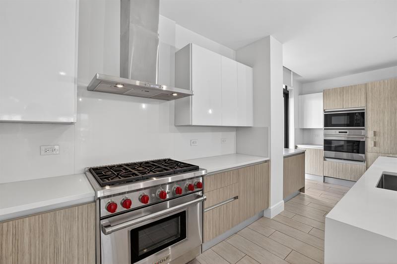 Image 30 of 100 For 30 Isle Of Venice Dr  403