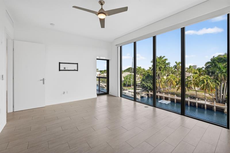 Image 37 of 100 For 30 Isle Of Venice Dr  403