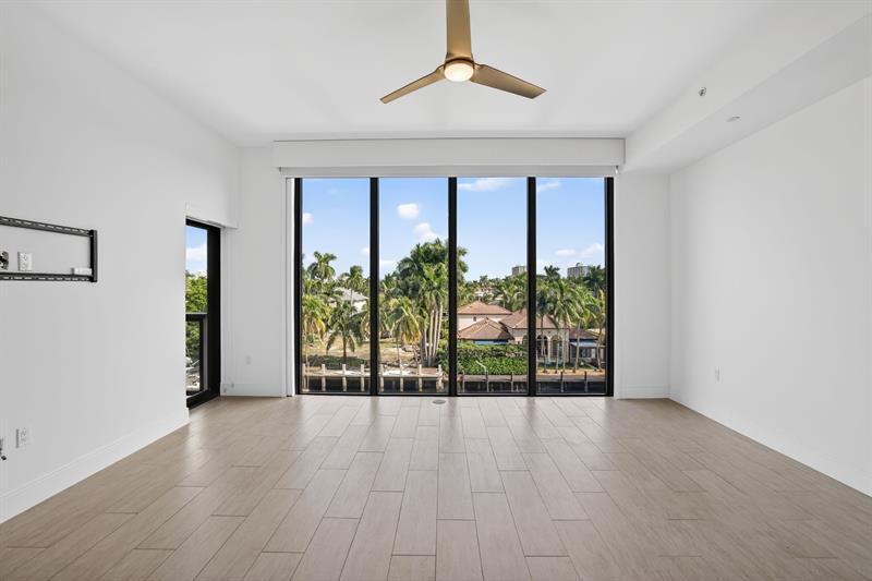 Image 41 of 100 For 30 Isle Of Venice Dr  403