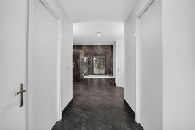 Image 43 of 100 For 30 Isle Of Venice Dr  403