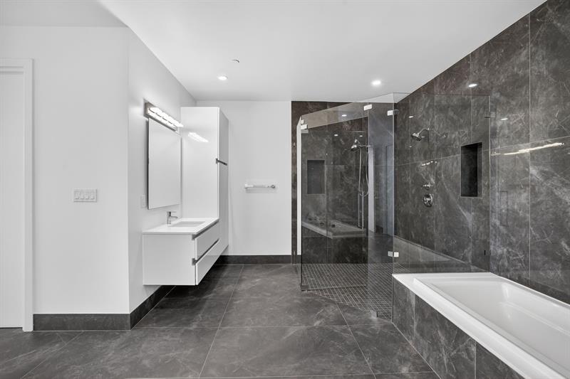 Image 45 of 100 For 30 Isle Of Venice Dr  403