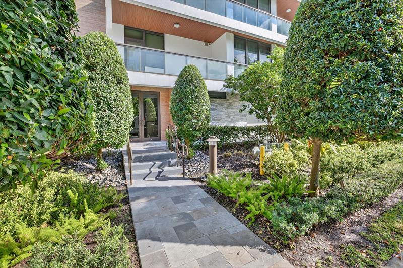 Image 5 of 100 For 30 Isle Of Venice Dr  403