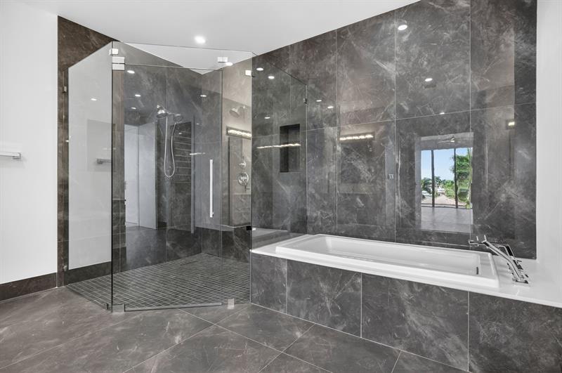 Image 52 of 100 For 30 Isle Of Venice Dr  403