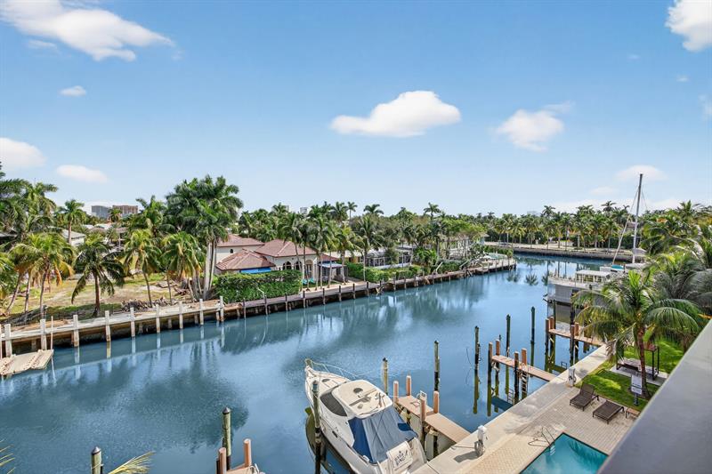 Image 59 of 100 For 30 Isle Of Venice Dr  403