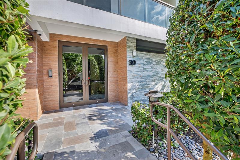 Image 6 of 100 For 30 Isle Of Venice Dr  403