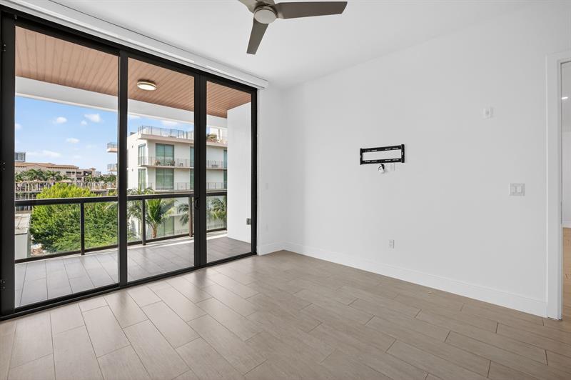 Image 68 of 100 For 30 Isle Of Venice Dr  403