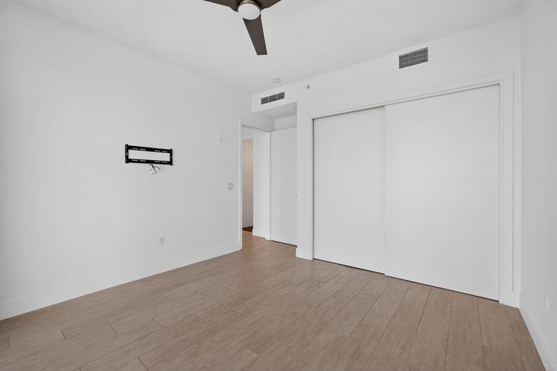 Image 69 of 100 For 30 Isle Of Venice Dr  403