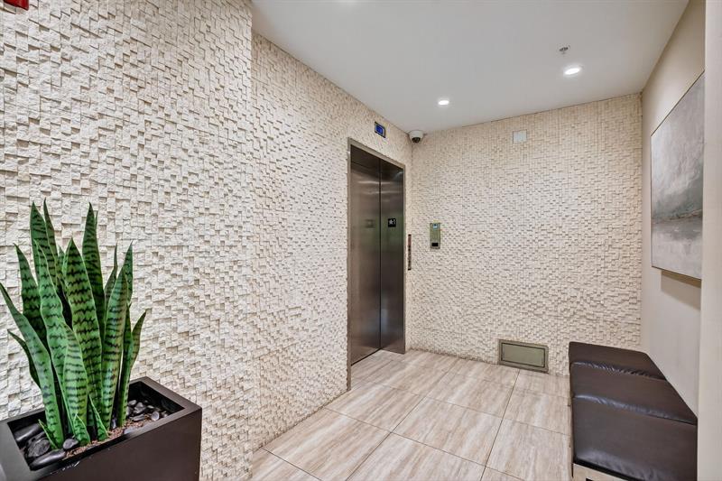 Image 7 of 100 For 30 Isle Of Venice Dr  403