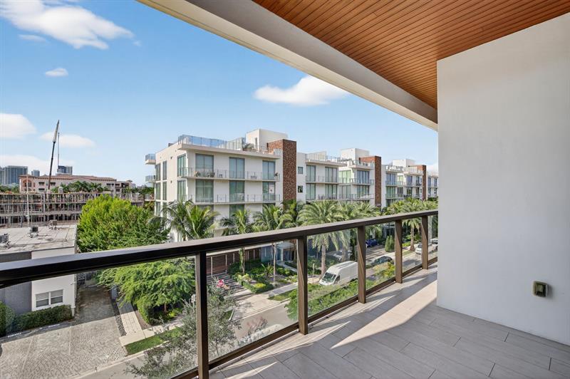 Image 71 of 100 For 30 Isle Of Venice Dr  403