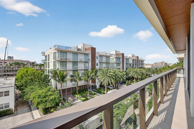 Image 72 of 100 For 30 Isle Of Venice Dr  403