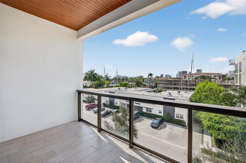 Image 73 of 100 For 30 Isle Of Venice Dr  403