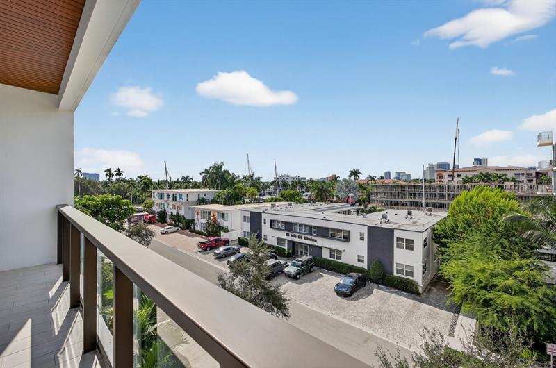 Image 75 of 100 For 30 Isle Of Venice Dr  403