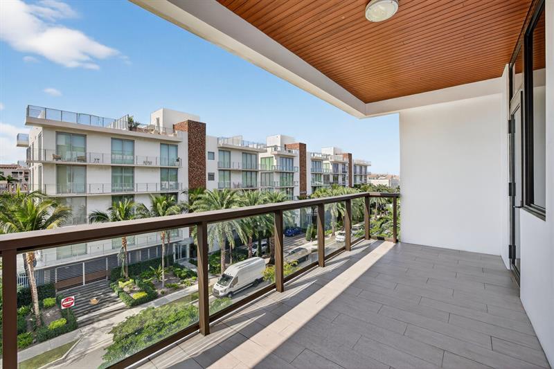 Image 76 of 100 For 30 Isle Of Venice Dr  403