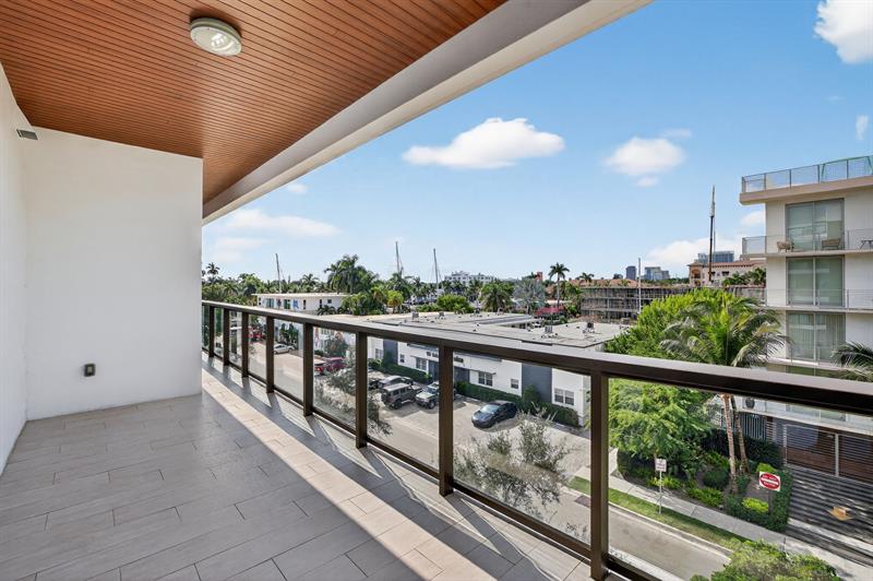 Image 77 of 100 For 30 Isle Of Venice Dr  403