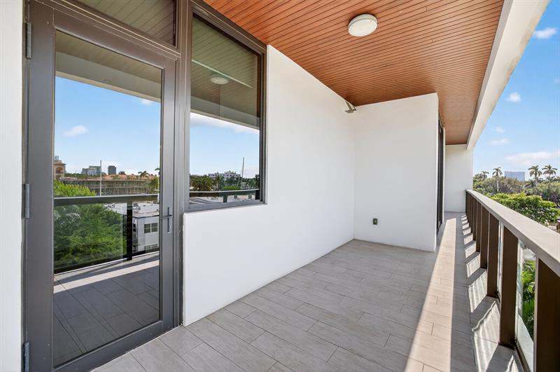 Image 79 of 100 For 30 Isle Of Venice Dr  403