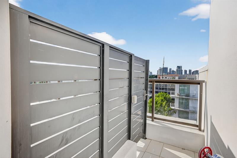 Image 82 of 100 For 30 Isle Of Venice Dr  403