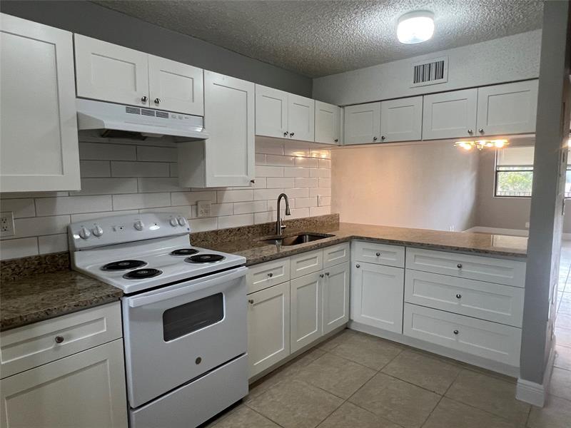 Image 18 of 24 For 179 3rd St  203