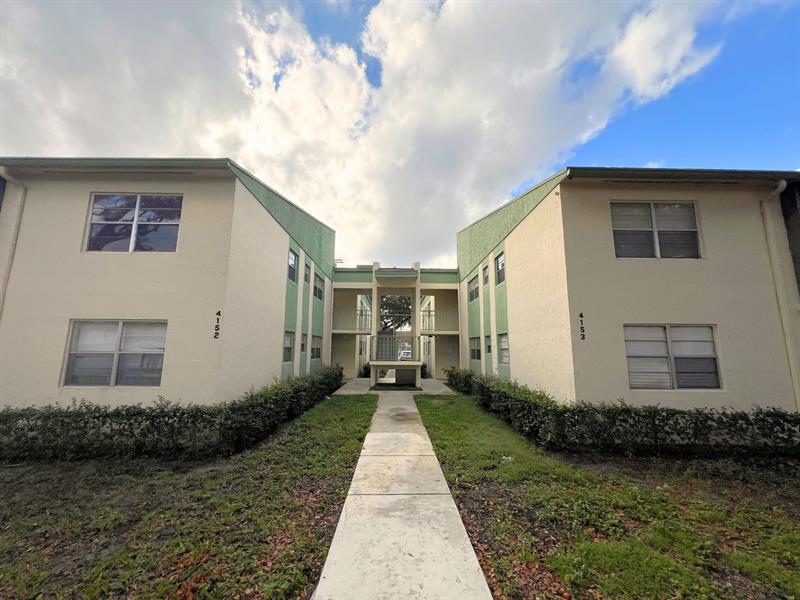 Image 15 of 26 For 4152 90th Ave  206