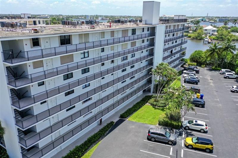 Image 3 of 14 For 3545 Ocean Blvd 107