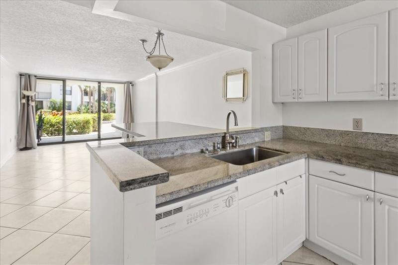 Image 5 of 14 For 3545 Ocean Blvd 107