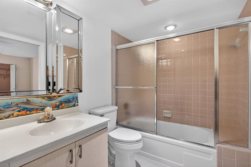 Image 22 of 63 For 2004 Granada Dr  C3