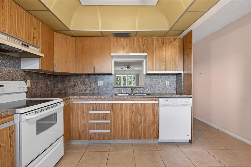 Image 6 of 63 For 2004 Granada Dr  C3