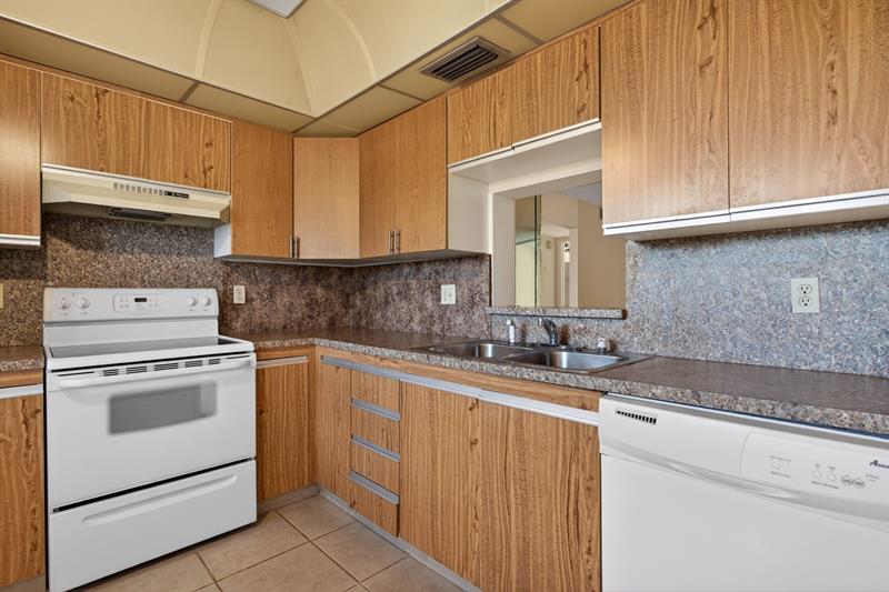 Image 7 of 63 For 2004 Granada Dr  C3