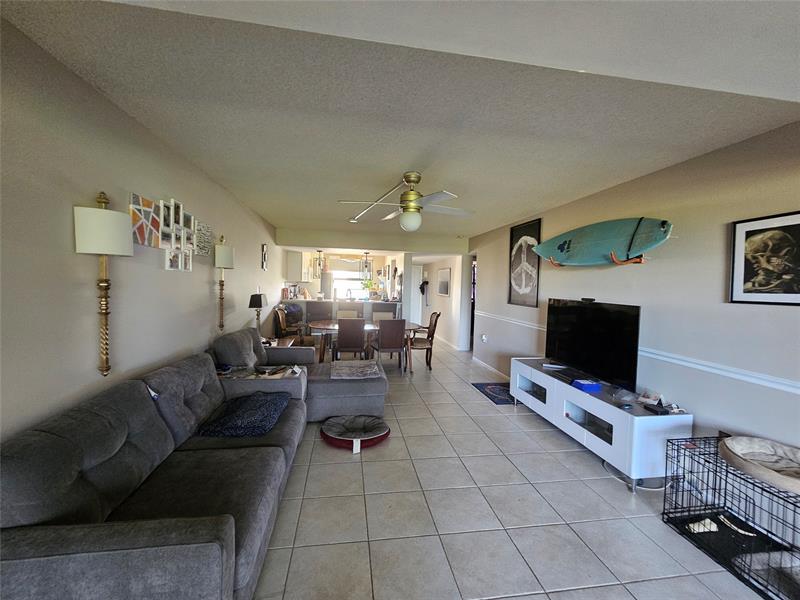 Image 17 of 27 For 6085 Balboa Cir  303