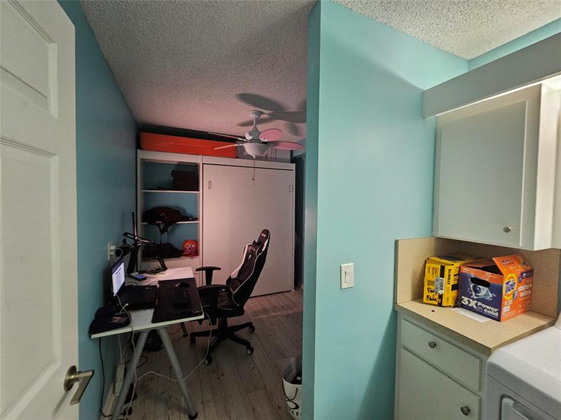 Image 24 of 27 For 6085 Balboa Cir  303