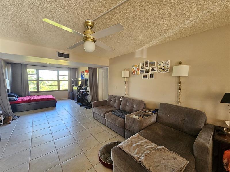 Image 6 of 27 For 6085 Balboa Cir  303