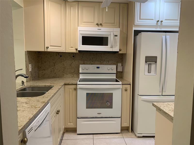 Image 16 of 27 For 9460 Poinciana Pl  203