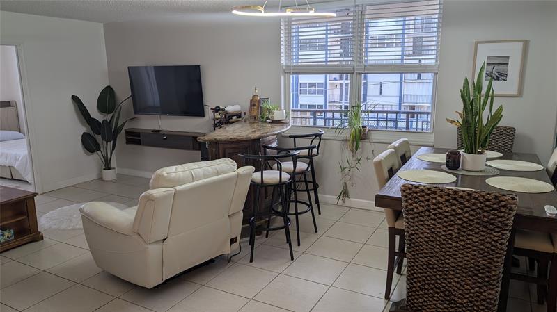 Image 12 of 35 For 1501 Ocean Dr  404