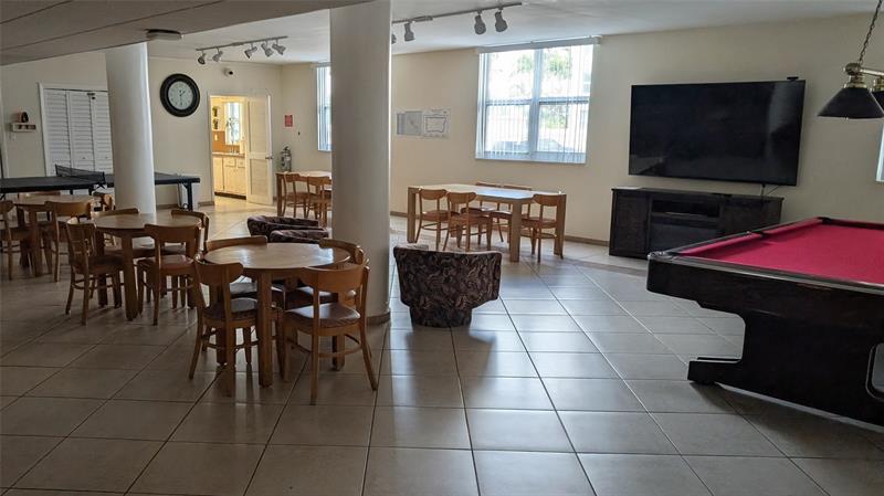 Image 27 of 35 For 1501 Ocean Dr  404