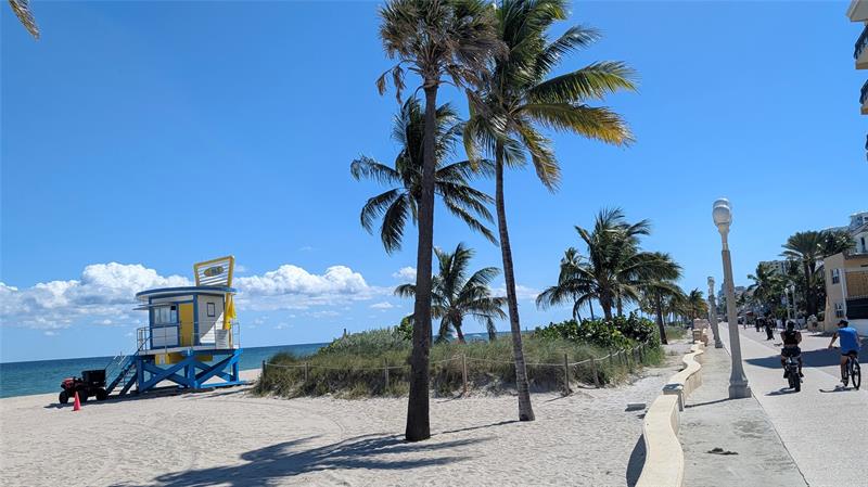 Image 31 of 35 For 1501 Ocean Dr  404