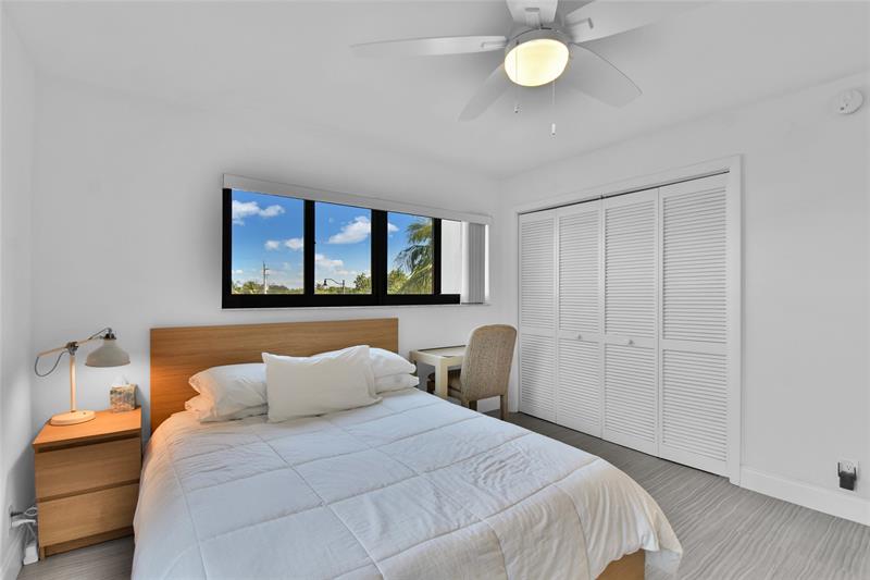 Image 24 of 32 For 4201 Ocean Dr 301