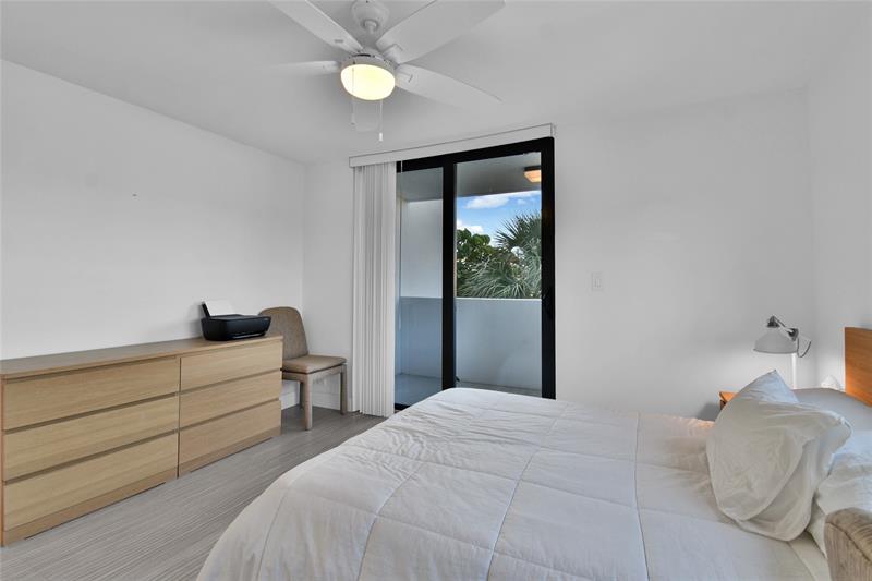 Image 25 of 32 For 4201 Ocean Dr 301