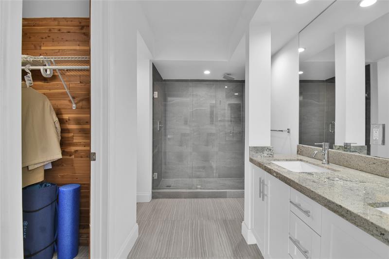 Image 31 of 32 For 4201 Ocean Dr 301