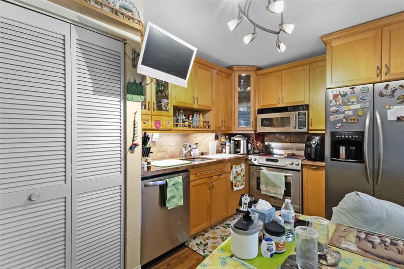 Image 13 of 45 For 3910 Inverrary Blvd  301b