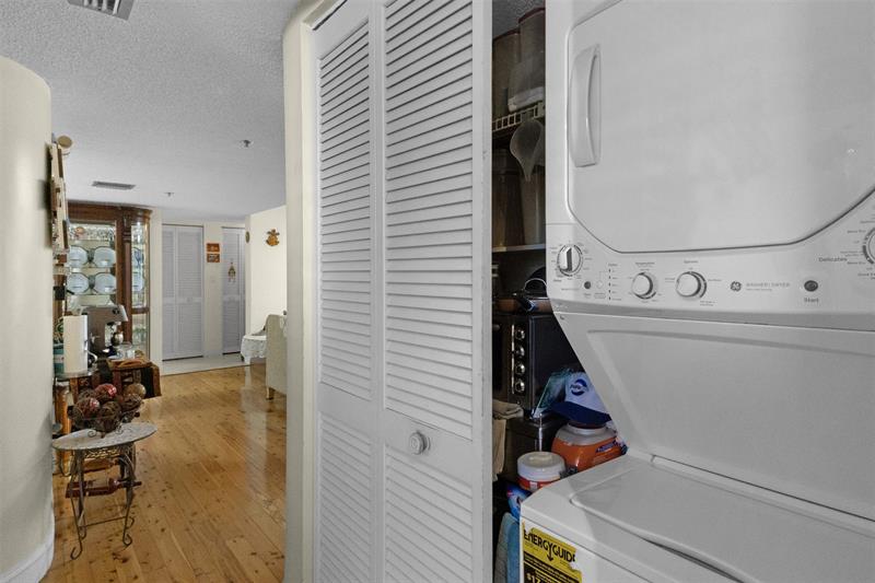 Image 15 of 45 For 3910 Inverrary Blvd  301b