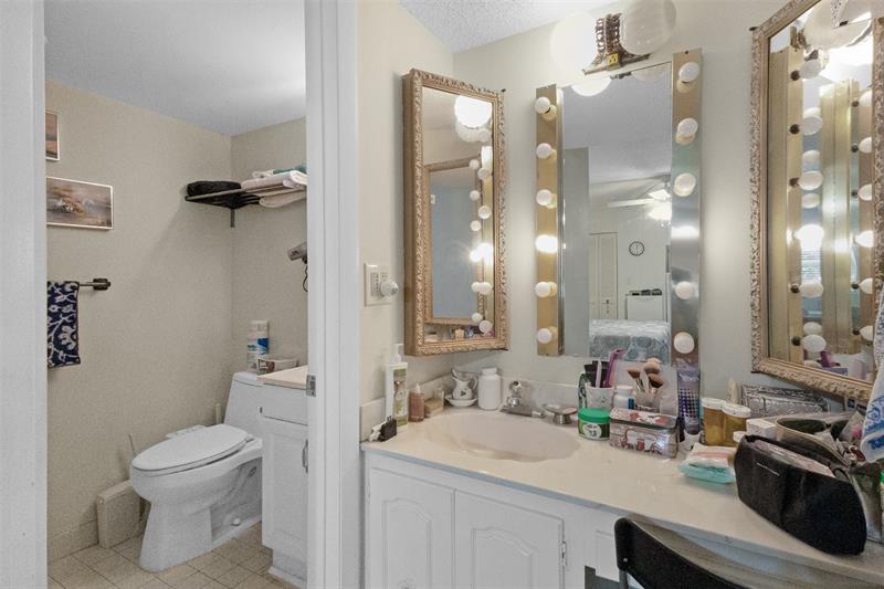 Image 25 of 45 For 3910 Inverrary Blvd  301b