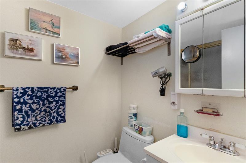 Image 26 of 45 For 3910 Inverrary Blvd  301b