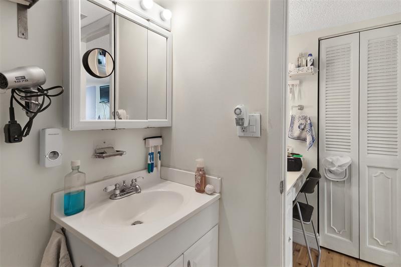 Image 28 of 45 For 3910 Inverrary Blvd  301b