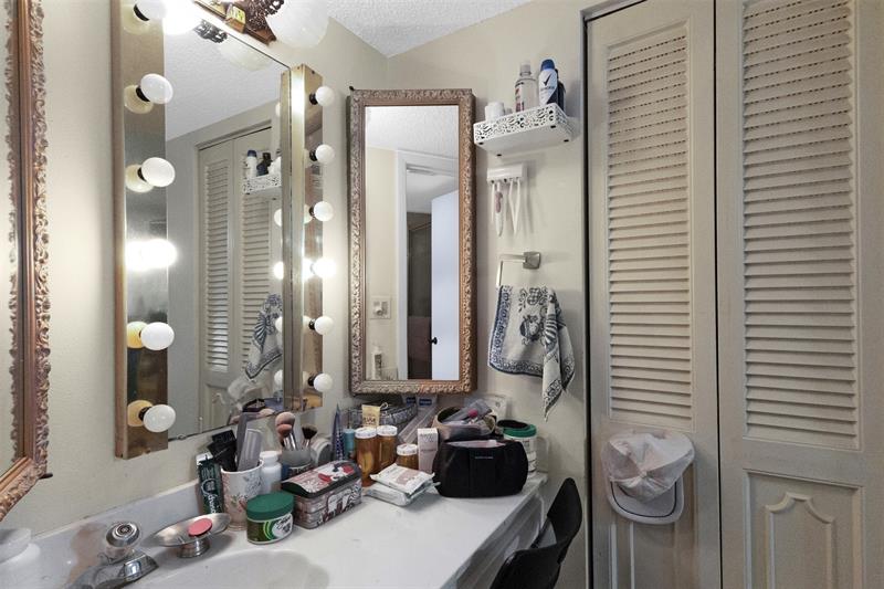 Image 29 of 45 For 3910 Inverrary Blvd  301b